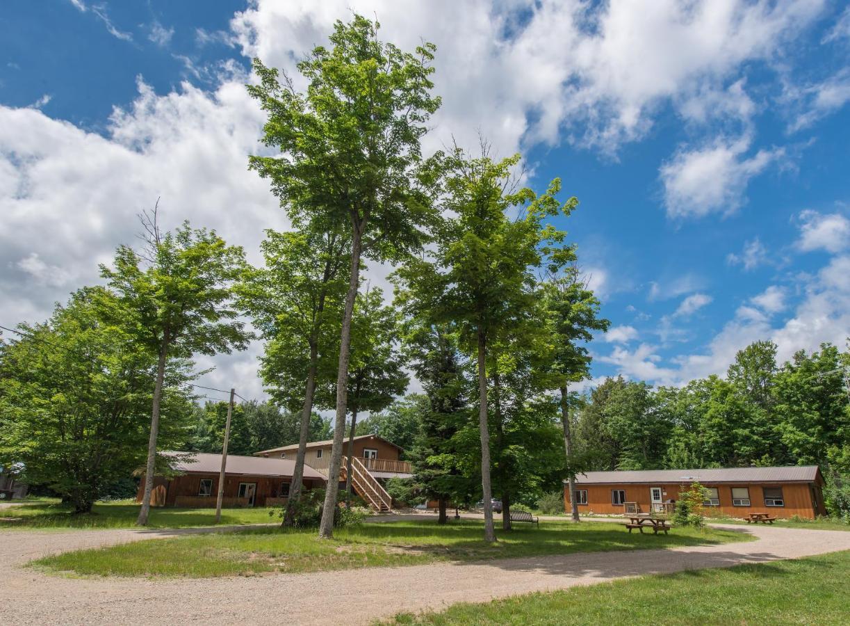 Madawaska Lodge-Cottage Bagian luar foto