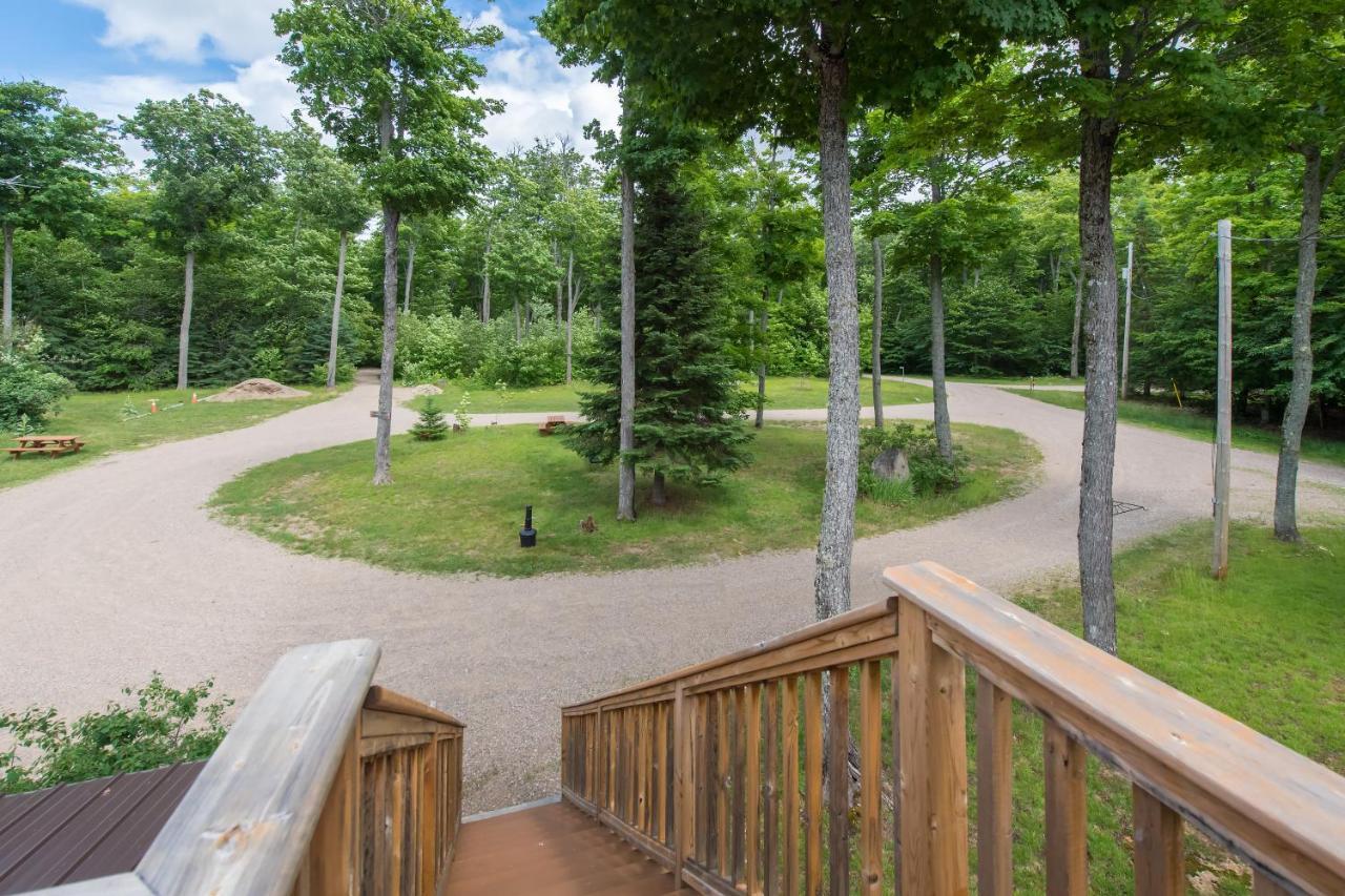 Madawaska Lodge-Cottage Bagian luar foto