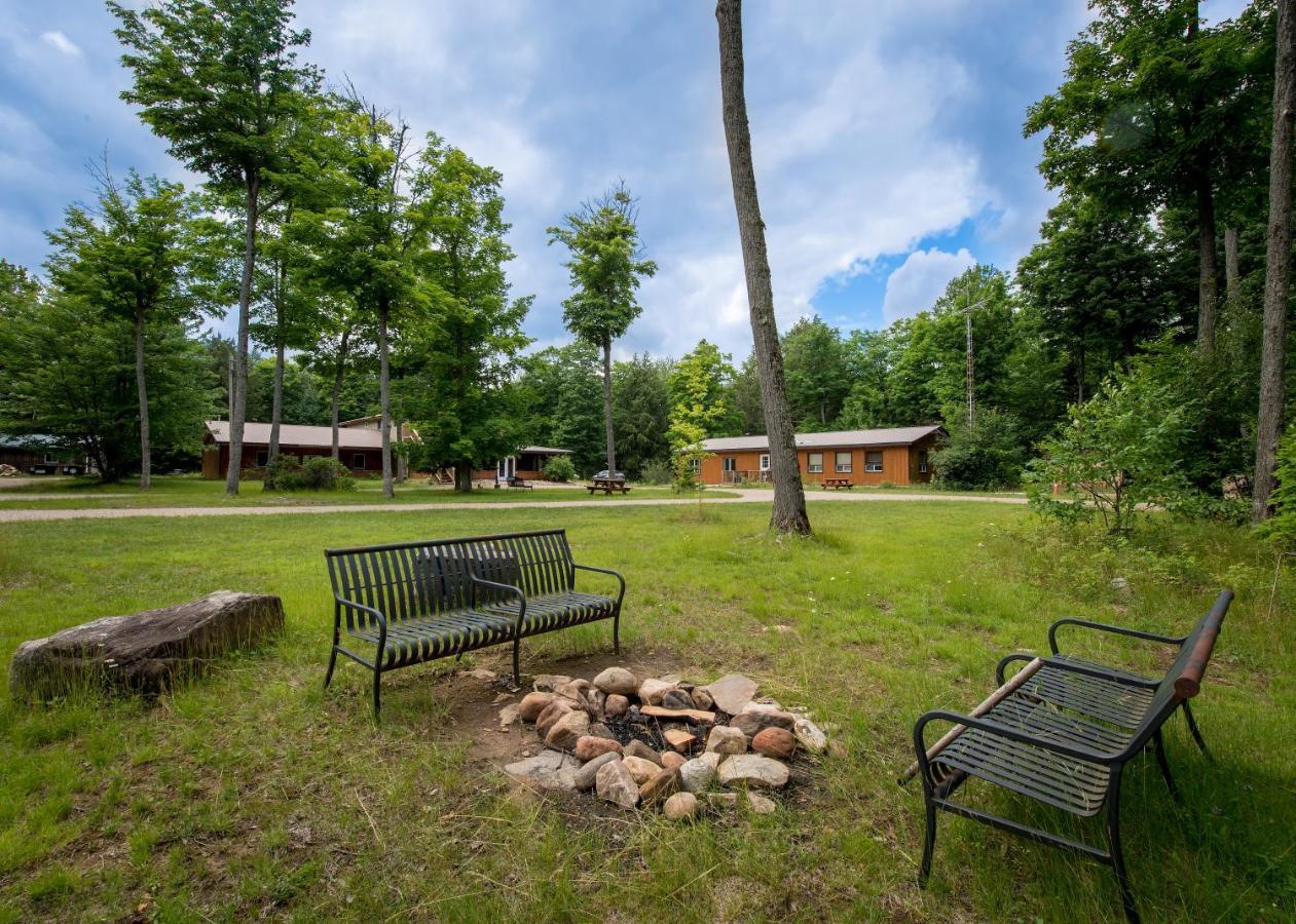Madawaska Lodge-Cottage Bagian luar foto