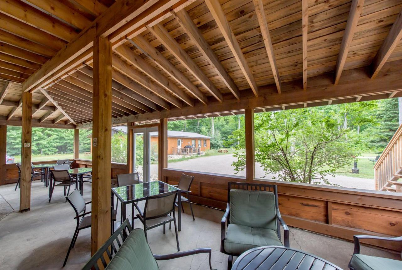 Madawaska Lodge-Cottage Bagian luar foto