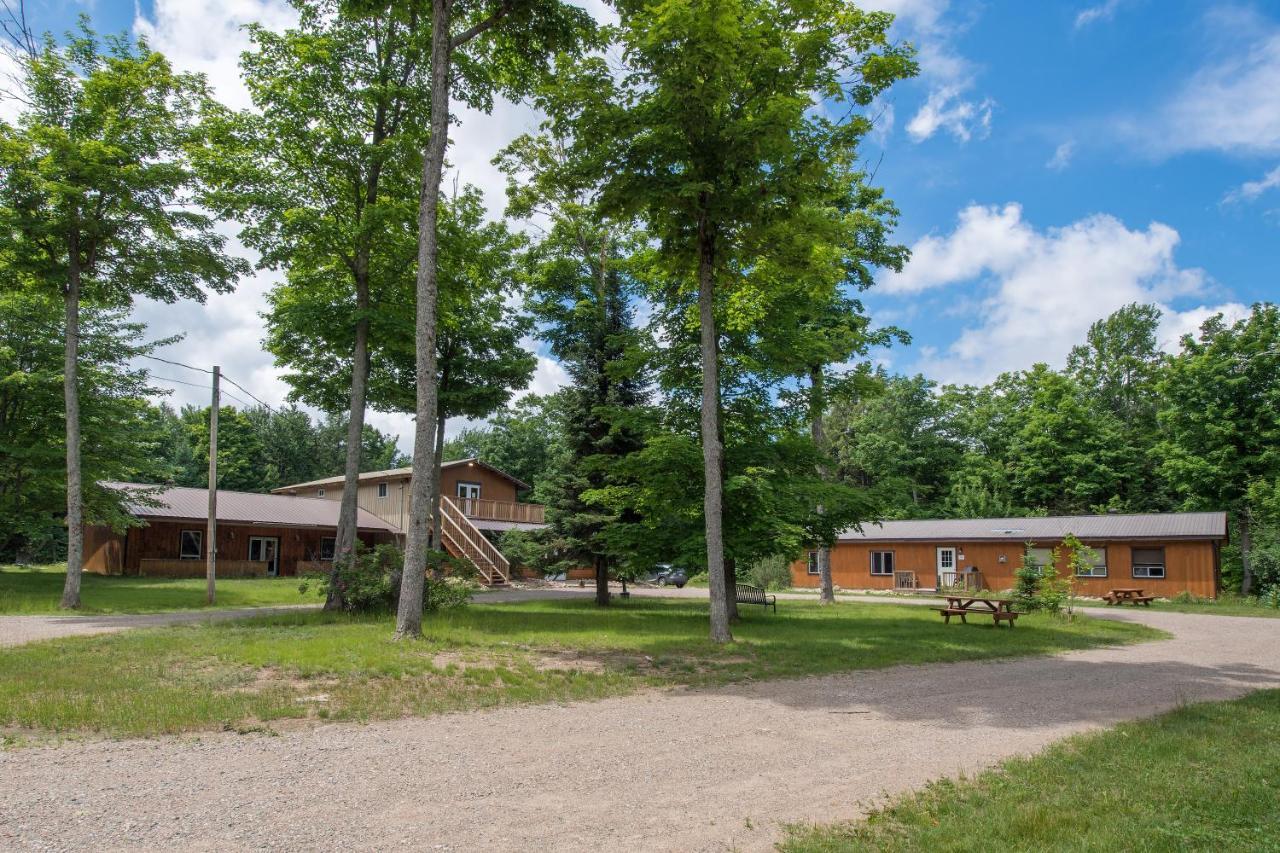 Madawaska Lodge-Cottage Bagian luar foto