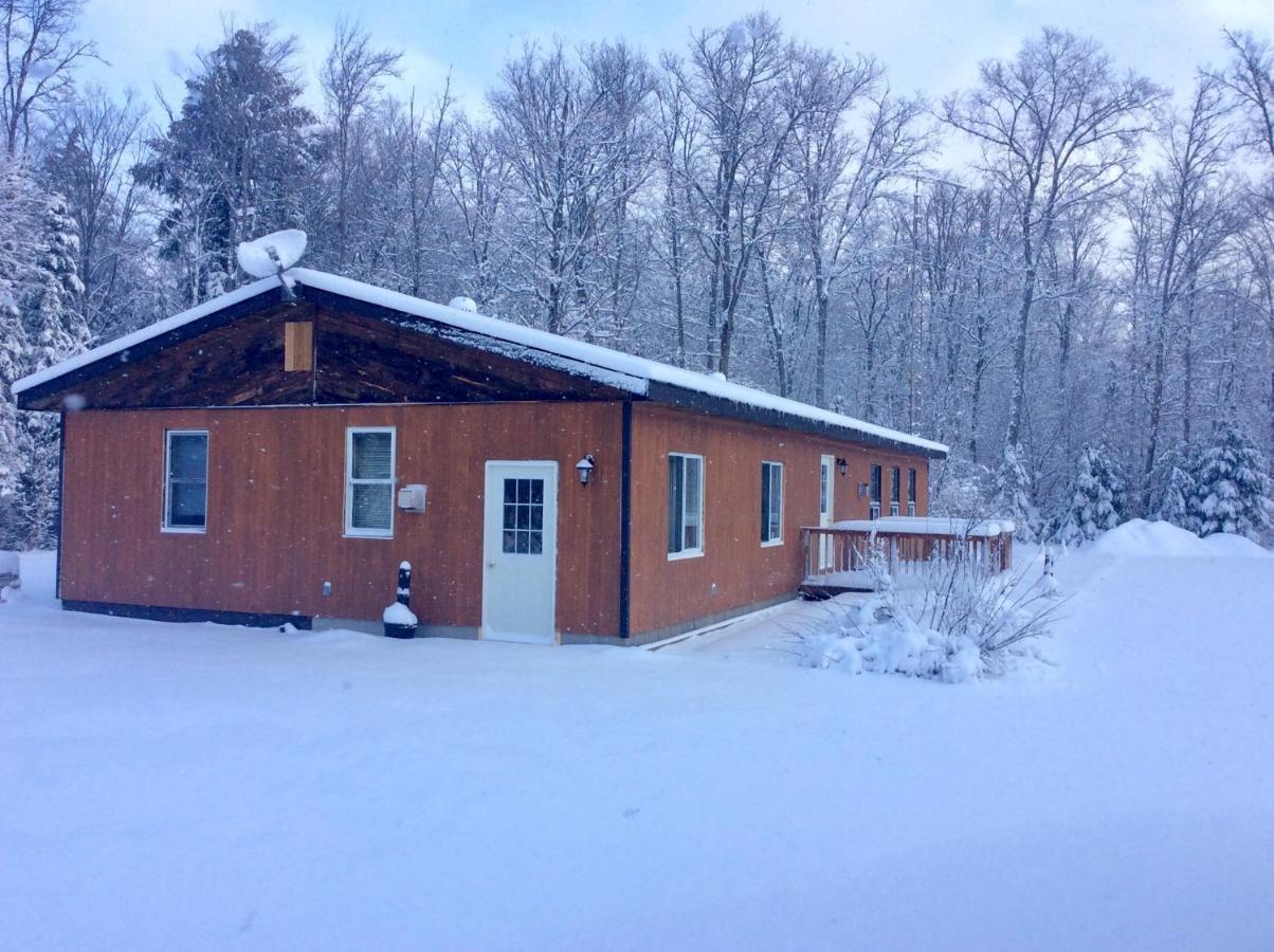 Madawaska Lodge-Cottage Bagian luar foto