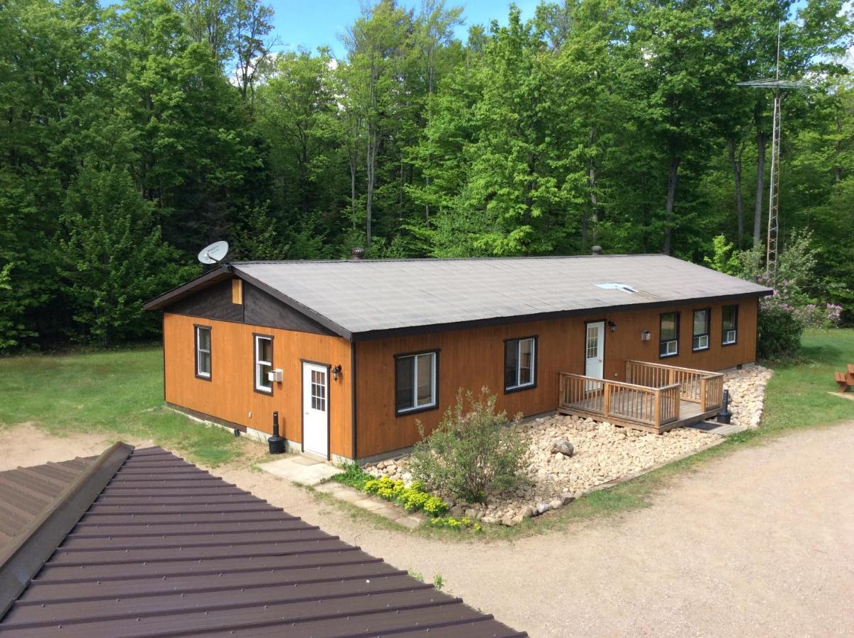 Madawaska Lodge-Cottage Bagian luar foto