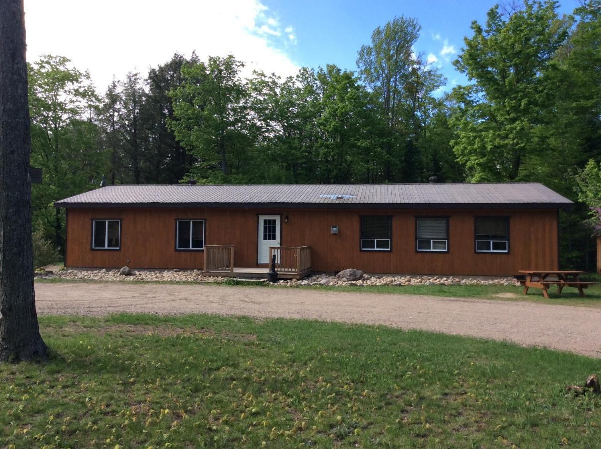 Madawaska Lodge-Cottage Bagian luar foto